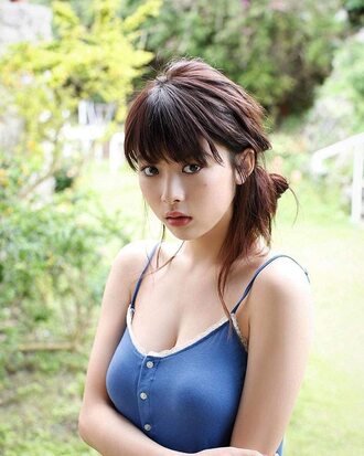 青いキャミ